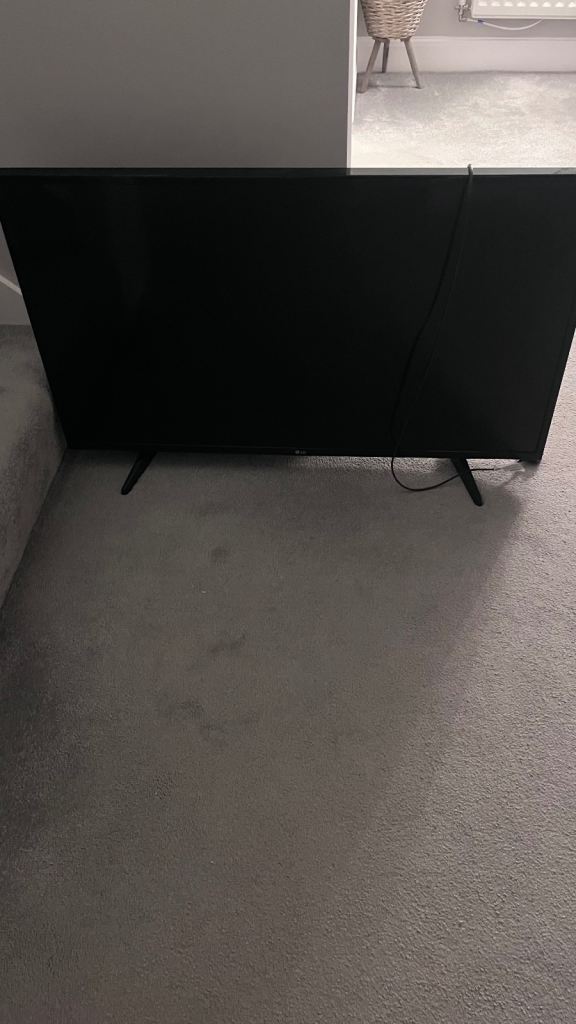 LG smart Tv (45 inch)