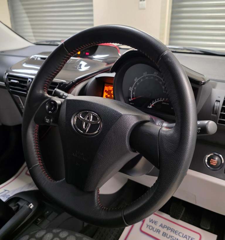 TOYOTA IQ 1.0 VVT-i 2 White Manual Petrol WARRANTY 12 MONTHS MOT