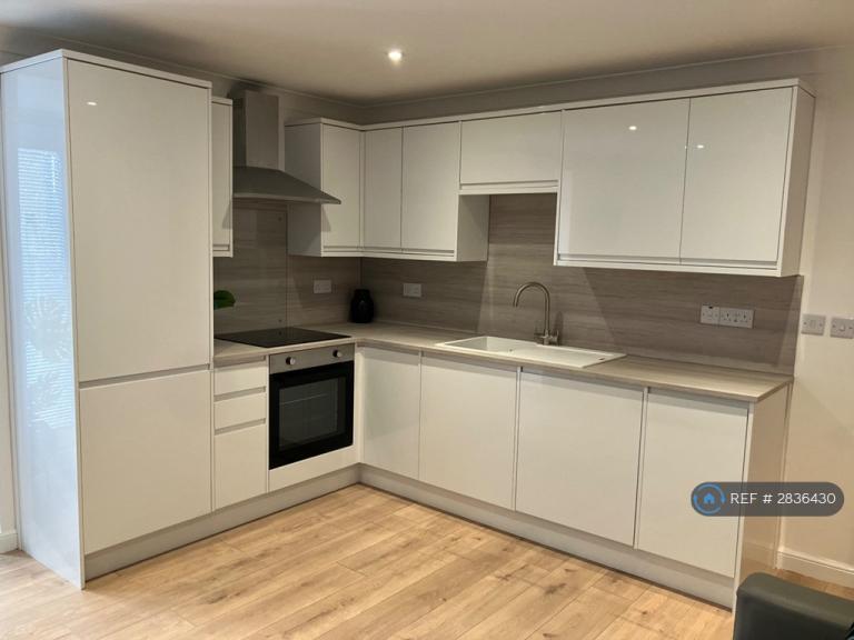 3 bedroom flat in Rennies Isle, Edinburgh, EH6 (3 bed) (#2836430)