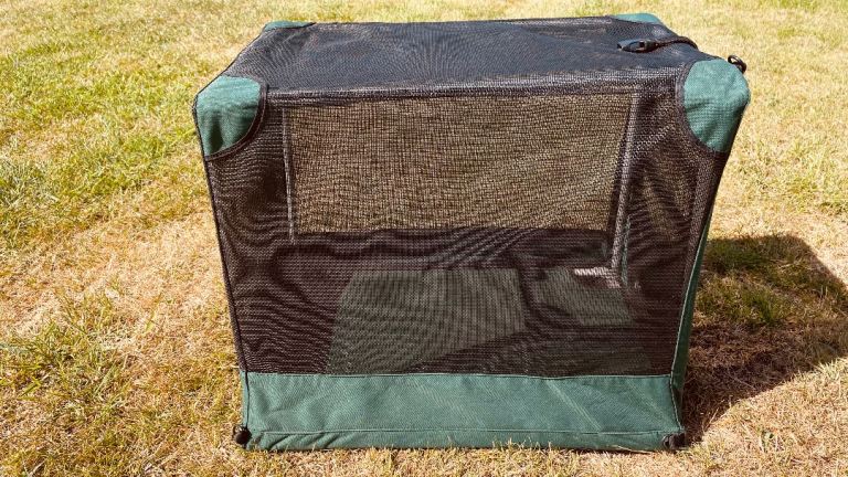 Dog / pet carrier (medium) Collapsible. Good condition 