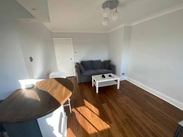 SINGLE ROOM AVAILABLE — WEST LONDON / W14