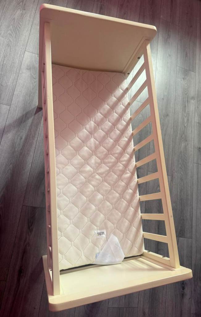 Baby cot with mattress