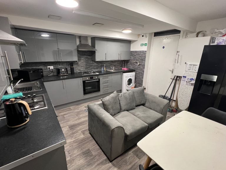 Rooms to Let ''PIP & LCW UC Accepted'' Only