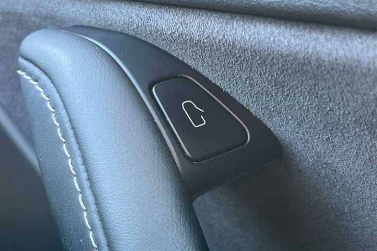 2021 Tesla Model 3 (Dual Motor) Long Range Saloon 4dr Electric Auto 4WDE (346 ps) Saloon Electric...