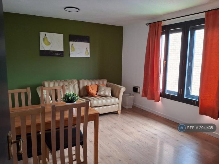 2 bedroom flat in Leith, Edinburgh, EH6 (2 bed) (#2941435)