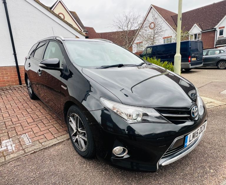 Toyota Auris Icon+ Touring Sports Hybrid 2015