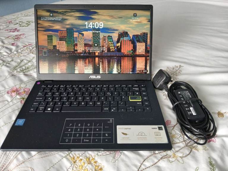 Asus Vivobook E410MAB, Windows 11 Notebook, 128GB SSD & New Battery. Laptop, PC, Computer.