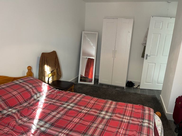 Rooms near to JLR, Hospital 