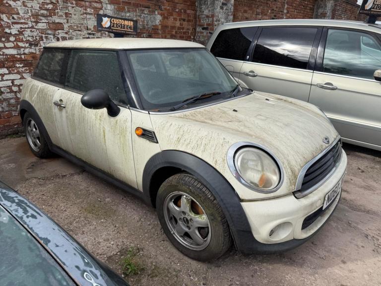2010 MINI Hatch One D Breaking complete car  Hatchback Diesel Manual