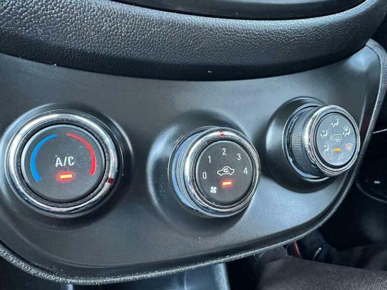 2016 Vauxhall Viva 1.0 SE 5dr [A/C] HATCHBACK PETROL Manual