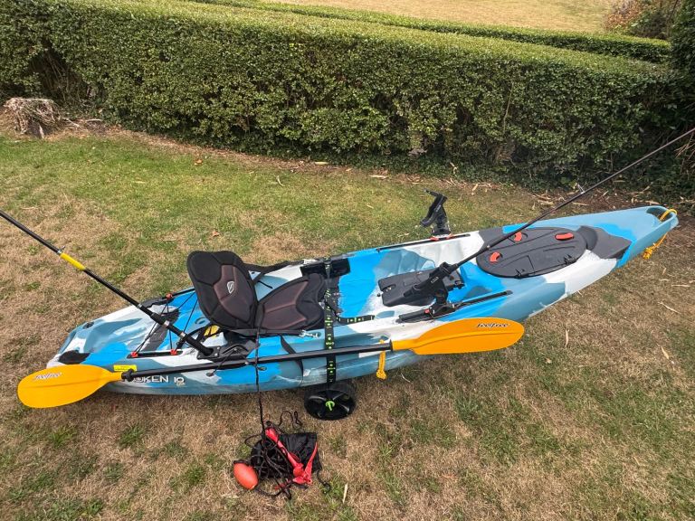 Feelfree Moken 10 Lite Fishing Kayak – Great Condition – Fully Equipped!