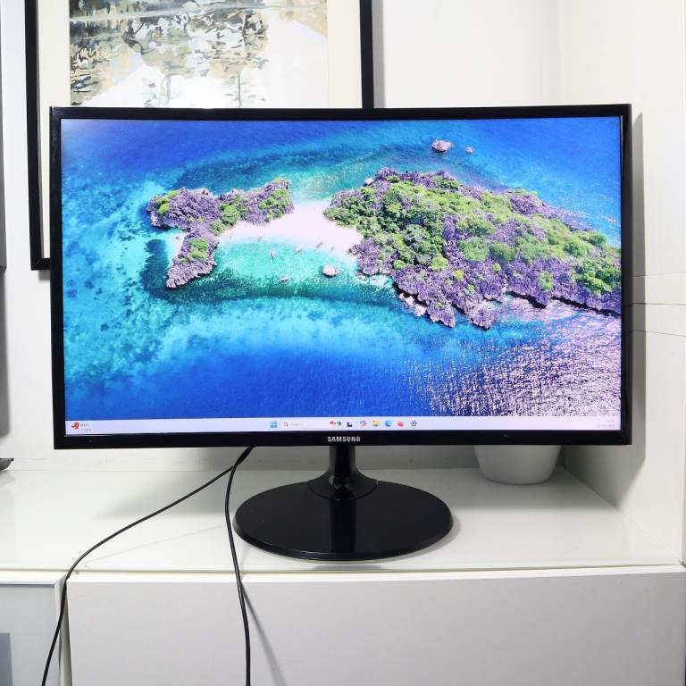 27inch Samsung Curved Monitor 1080p HDMI