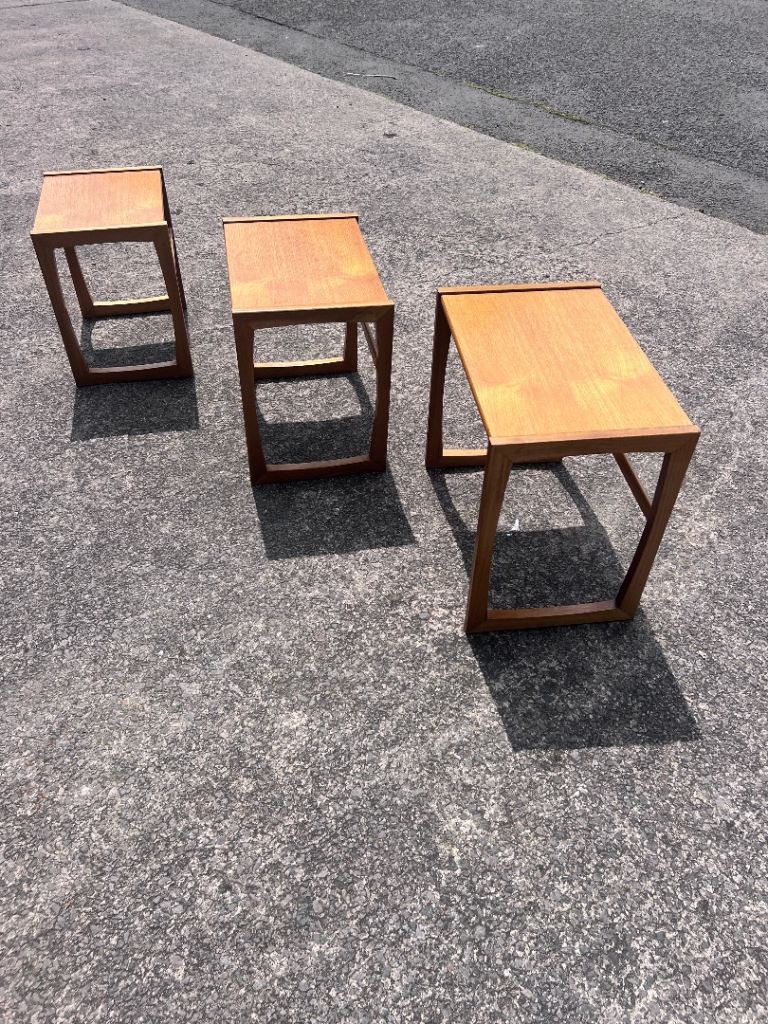Vintage Nesting Tables – Mid Century / Retro Side Tables Set of 3