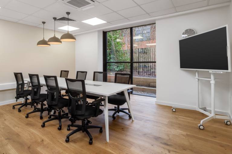 Leicester - LE19 1WY \ Large Flexible Office Space for Up to 10 Desks