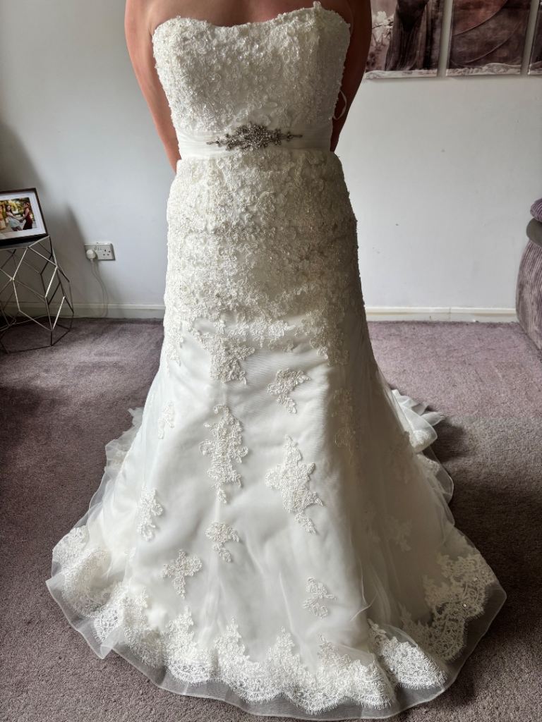 Intuzuri White Wedding Dress, Size 12 – New Condition