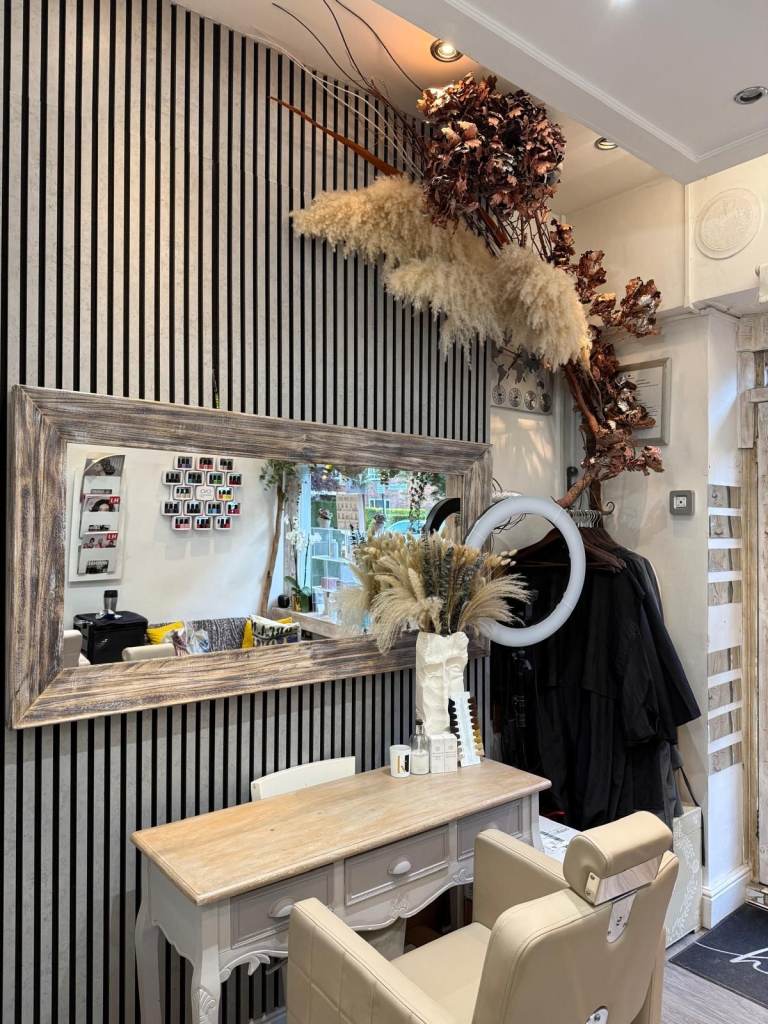 Nail table section for rent London St Johns wood NW8