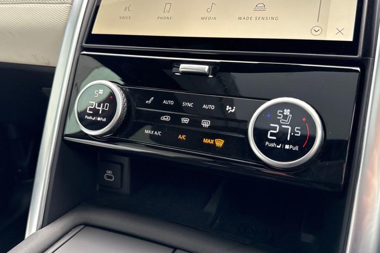 2024 Land Rover Discovery 3.0 D300 Dynamic HSE 5dr SUV DIESEL Automatic