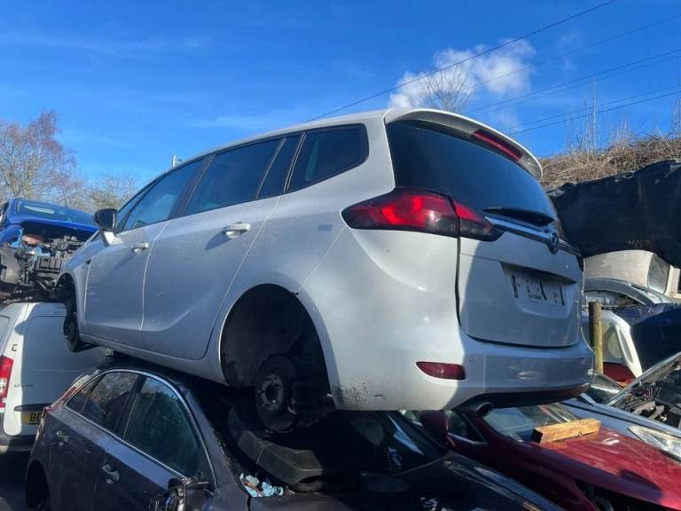 2013 VAUXHALL ZAFIRA C TOURER 2.0 DIESEL MANUAL 4X WHEEL NUTS (BREAKING PARTS)