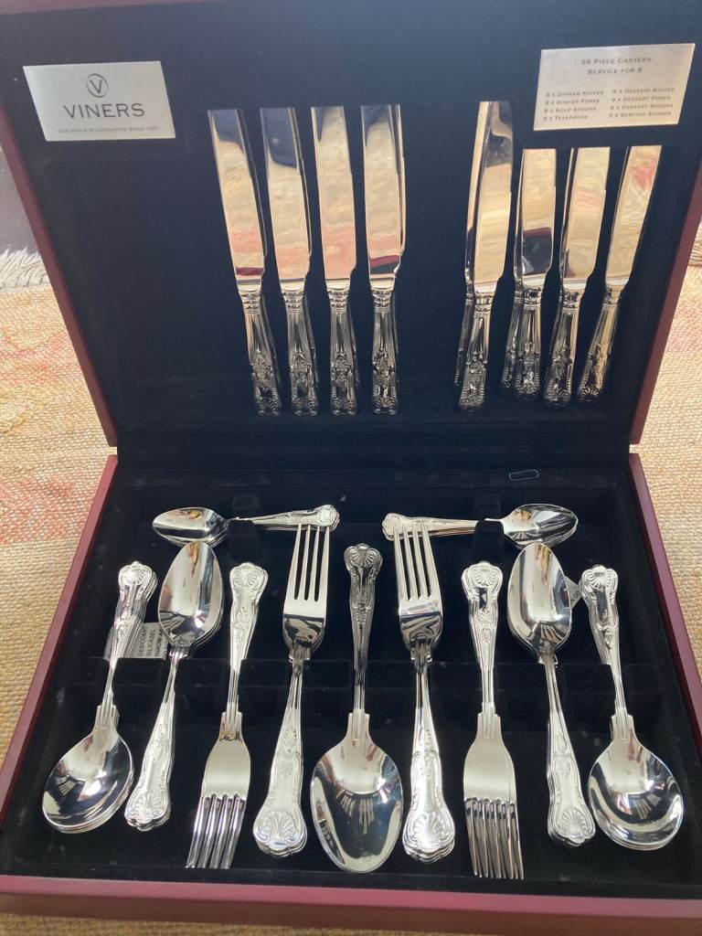 Viners Viscount 8-place Canteen of Cutlery in stainless steel. Never used.