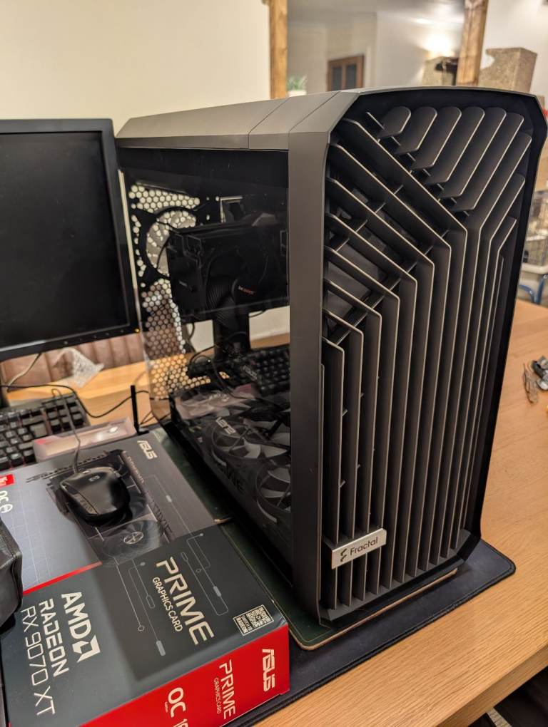 Custom Gaming PC with AMD 9070XT