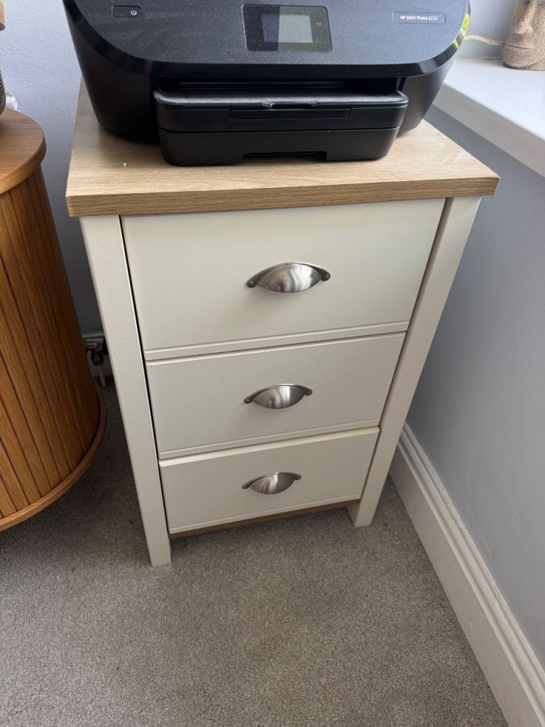 Single cabinet