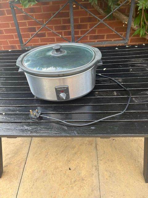 Slow Cooker with Glass Lid – Good Condition