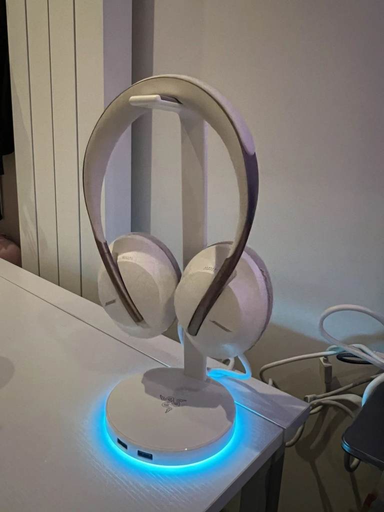 Razer Chroma V2 Base Station Headset Stand White