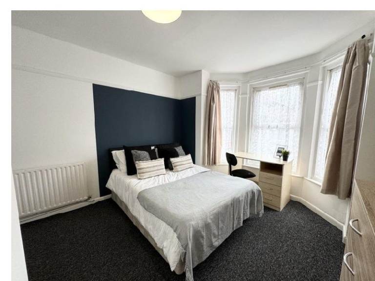 Double Ensuite Room in Polygon, Southampton SO15