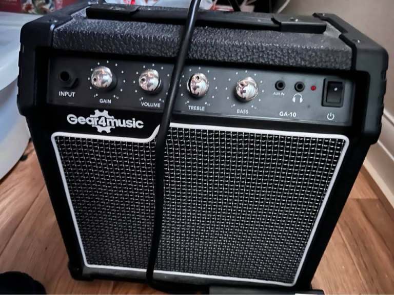 Gear4music GA-10 Guitar Amplifier – Black, Good Condition