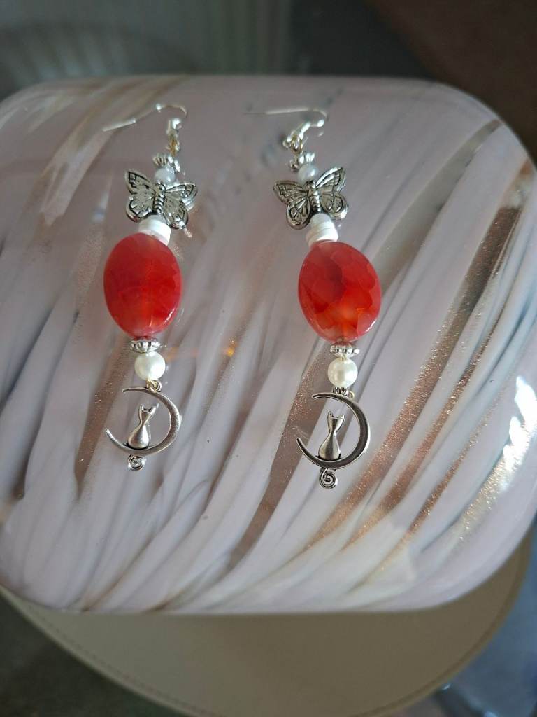 Earings coral beaded with pearls cat and moon earings 
