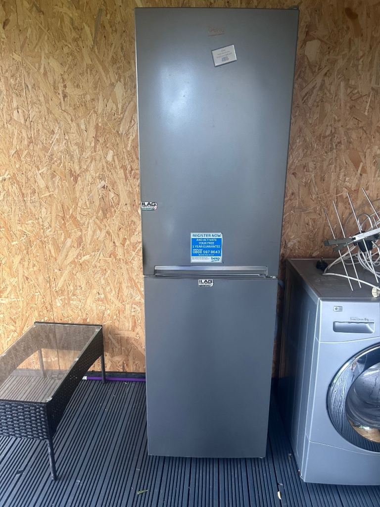 Beko 50/50 Freestanding Fridge Freezer – Silver (Spotless Interior)