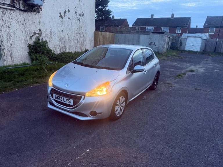 Peugeot, 208, Hatchback, 2013, Manual, 1398 (cc), 5 doors