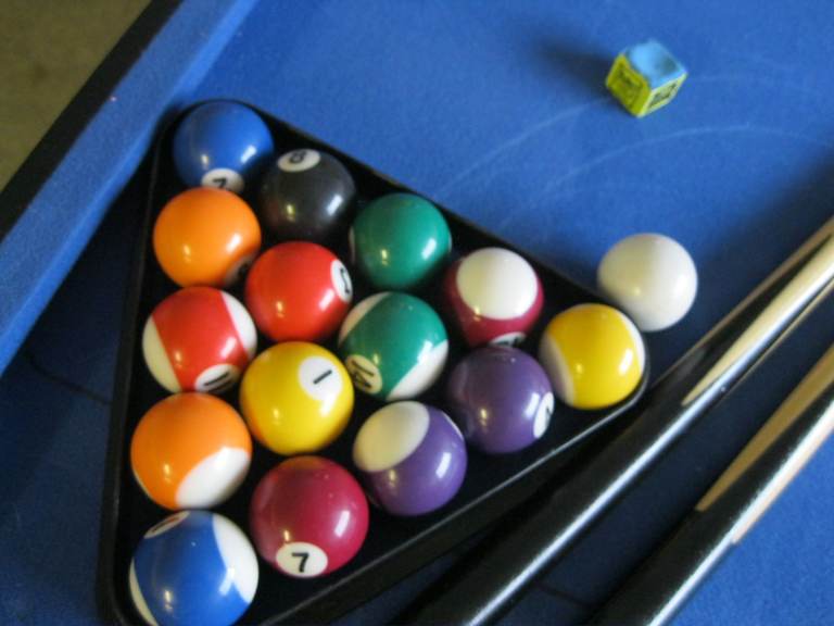 CHILDRENS MULTI GAMES TABLE FOOTBALL SNOOKER POOL LEICESTER LE4 5DJ