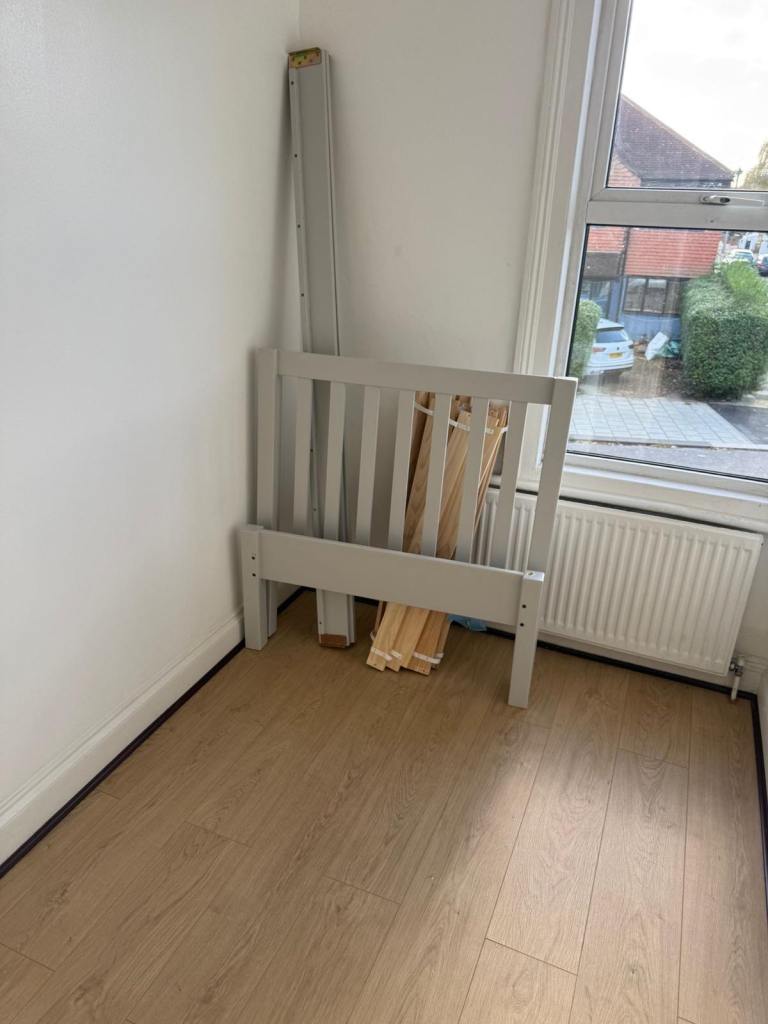 Single room in an asian shared household in Brockley. Inclusive of all bills £450pcm. SE4 1Qx .