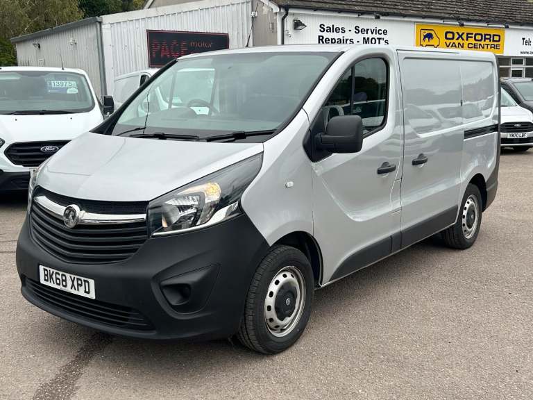 VAUXHALL VIVARO 1.6 CDTi 2700 Silver + Â