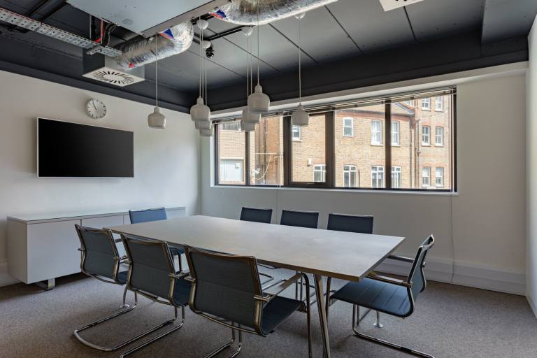 London - TW11 0JR \ Office Space with 5 Workstations Available Immediately