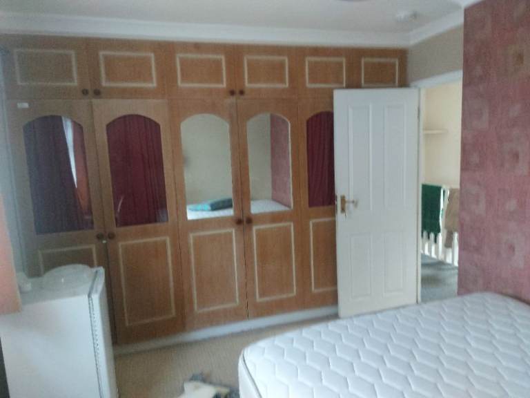 Double room and single room to let