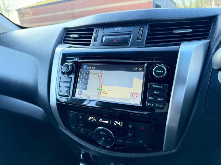 2016 Nissan Navara 2.3 dCi Tekna Auto 4WD Euro 5 4dr PICK UP Diesel Automatic