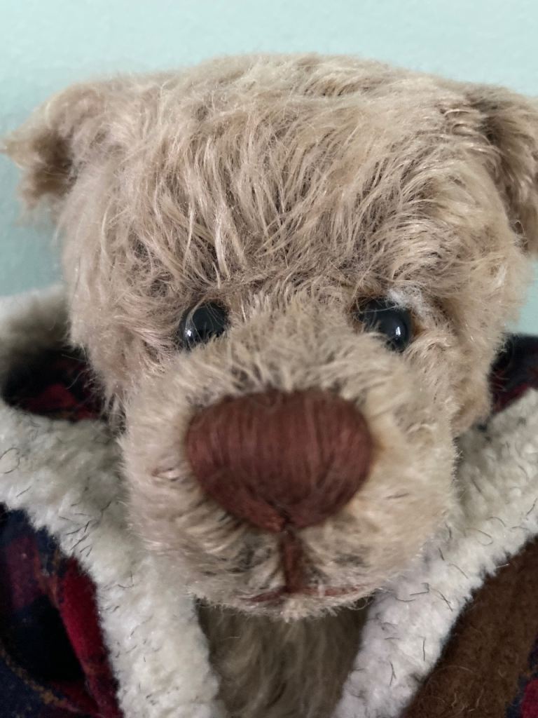 VINTAGE TEDDY BEAR “NICHOLAS” BY GANZ COTTAGE COLLECTIBLES