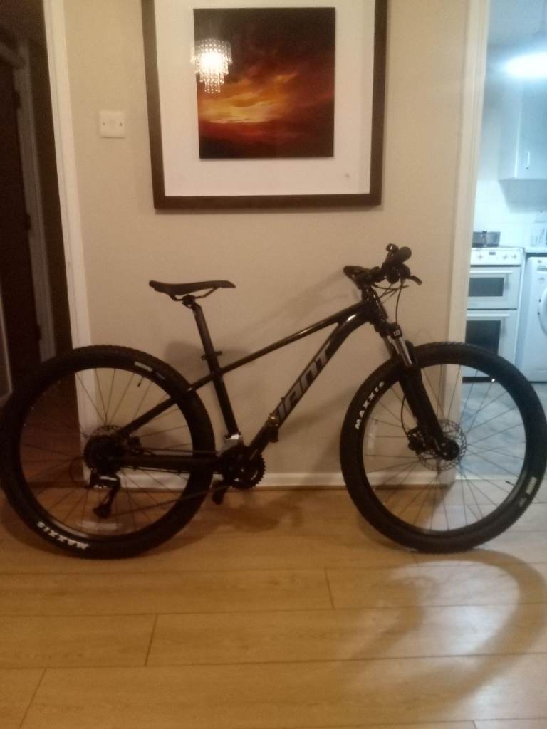 image for Giant Talon 3 (small adults 27.5/3) mountain bike. 