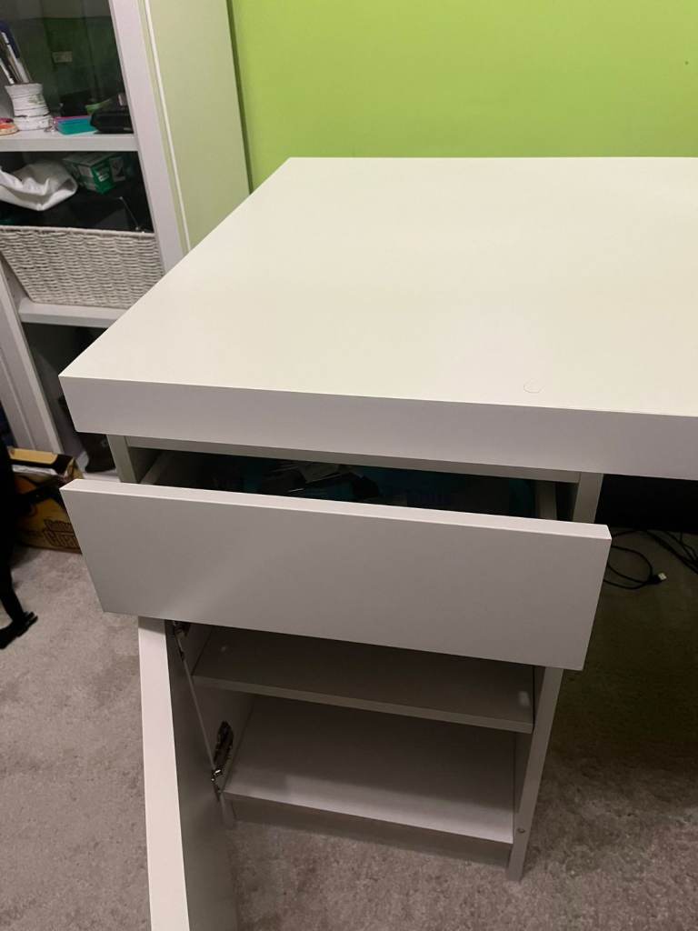 Versatile office desk