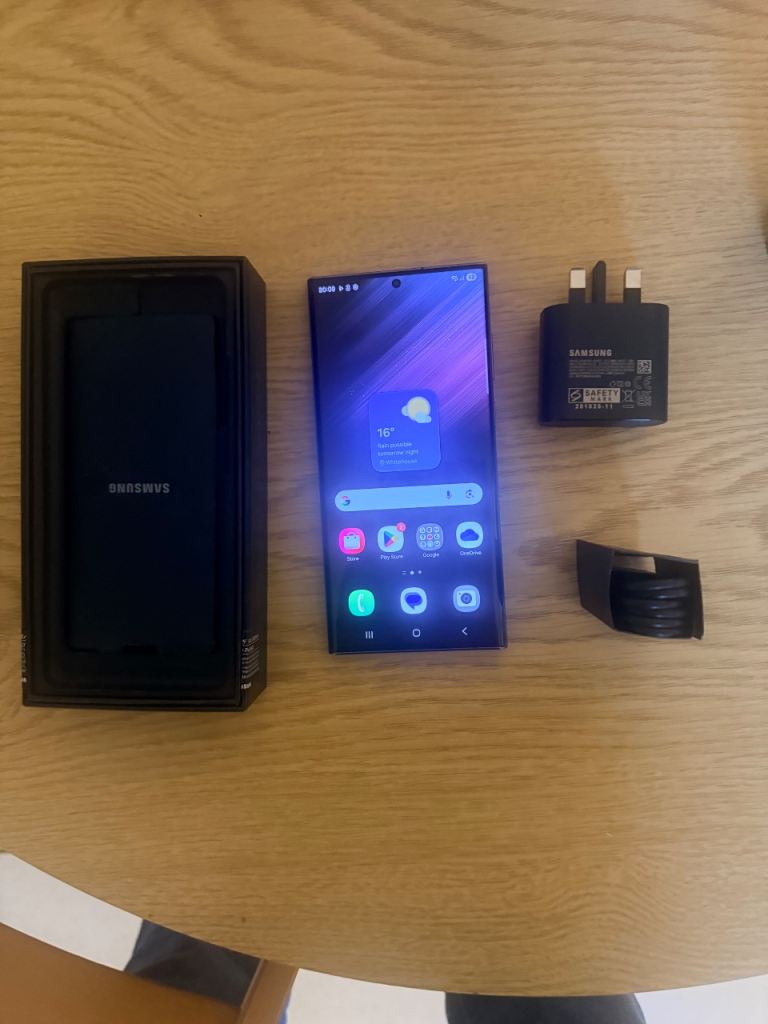 Samsung Galaxy S22 Ultra Burgundy Mint Condition 