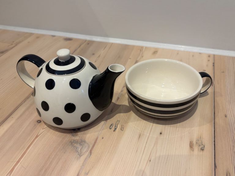 Lovely Black & White Teapot & Tea Cup Stacking Set - Brand New