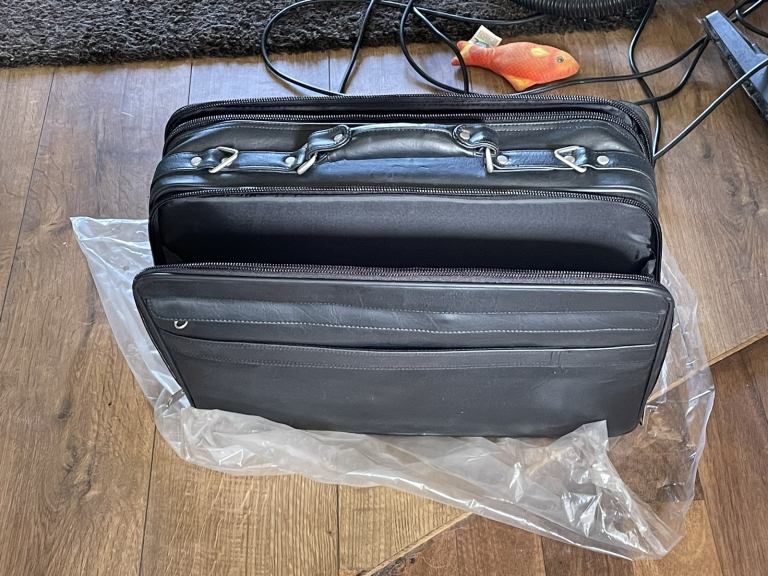 Leather briefcase 