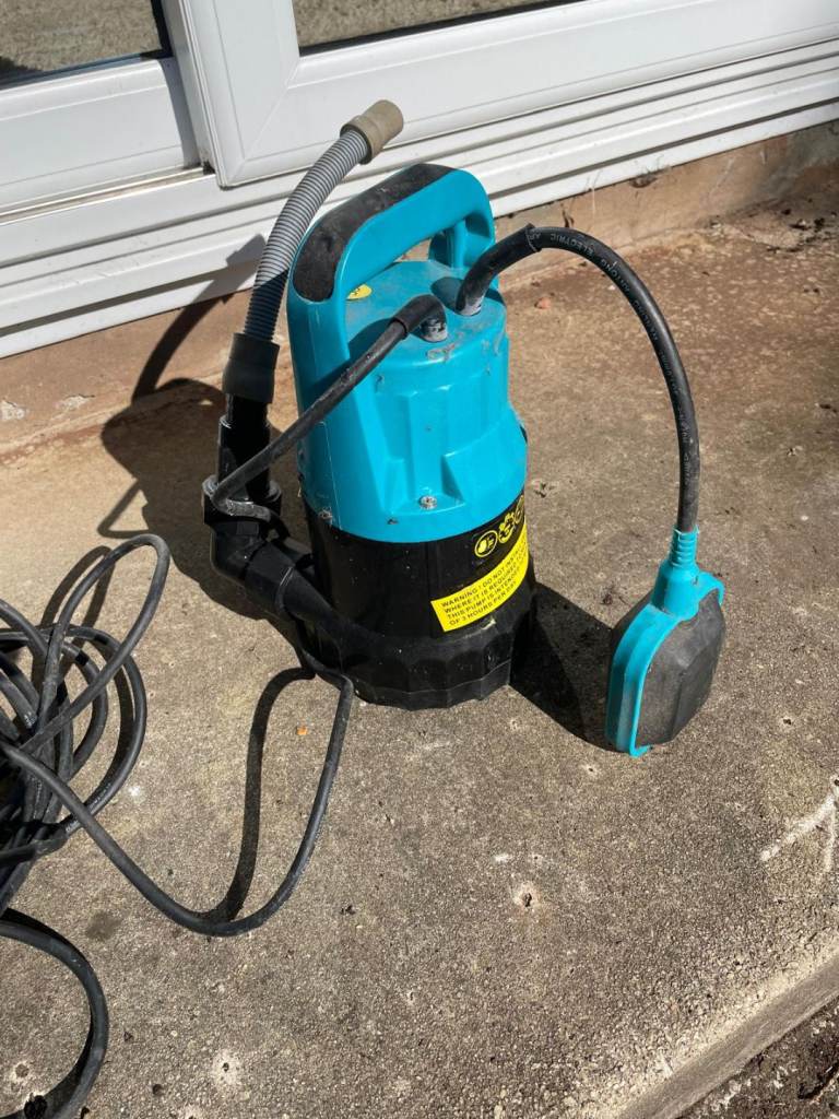 SUBMERSIBLE WATER PUMP