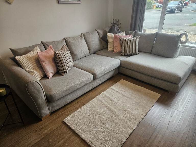 DFS Corner Sofa – Excellent Condition – Pet & Smoke Free – Delivery Available