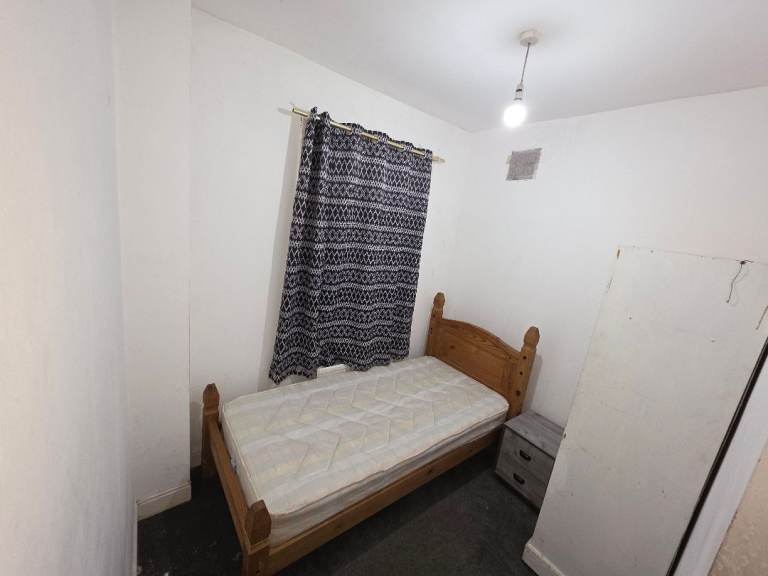 Single bedroom for Rent