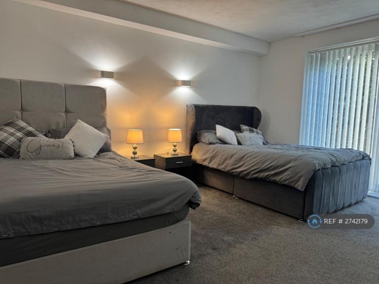 1 bedroom in Rochdale Road, Denshaw, Oldham, OL3 (#2742179)