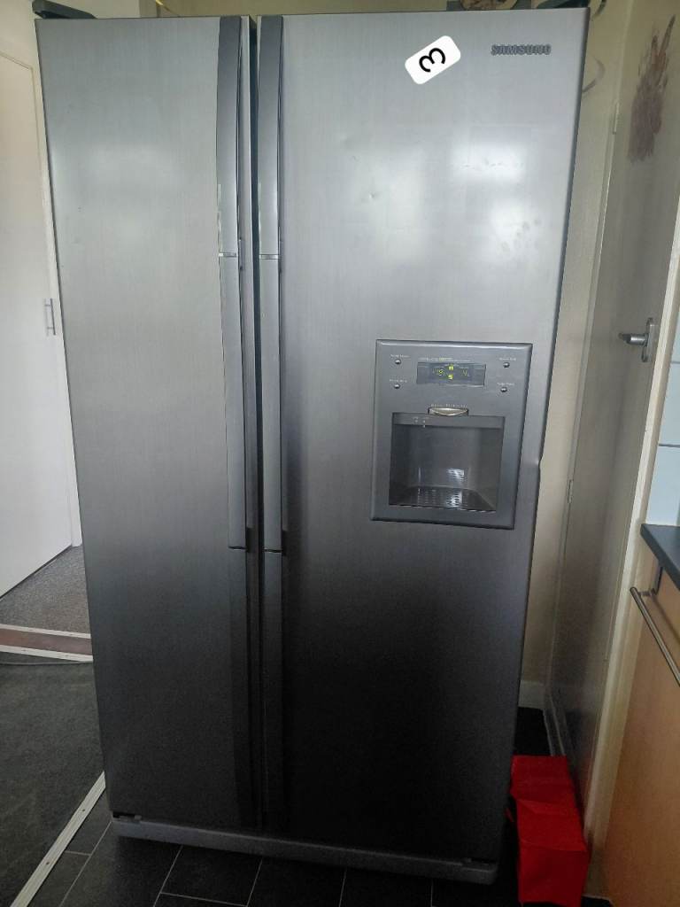 Samsung stainless-steel-look  side-by-side