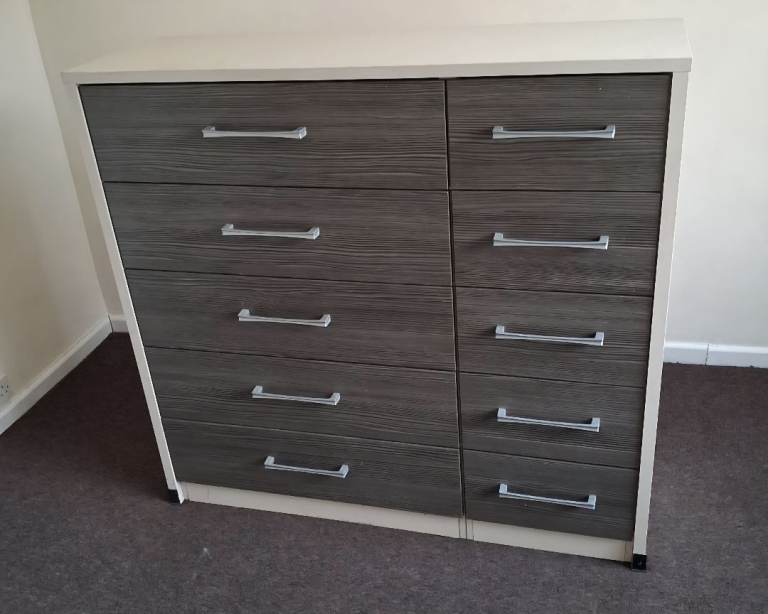 Modern Chest of Drawers - Good Condition